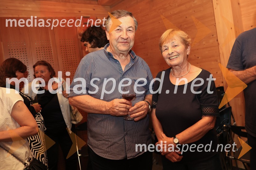 Dr. Alenka Zupančič gostja v skednju Škrabčeve domačije