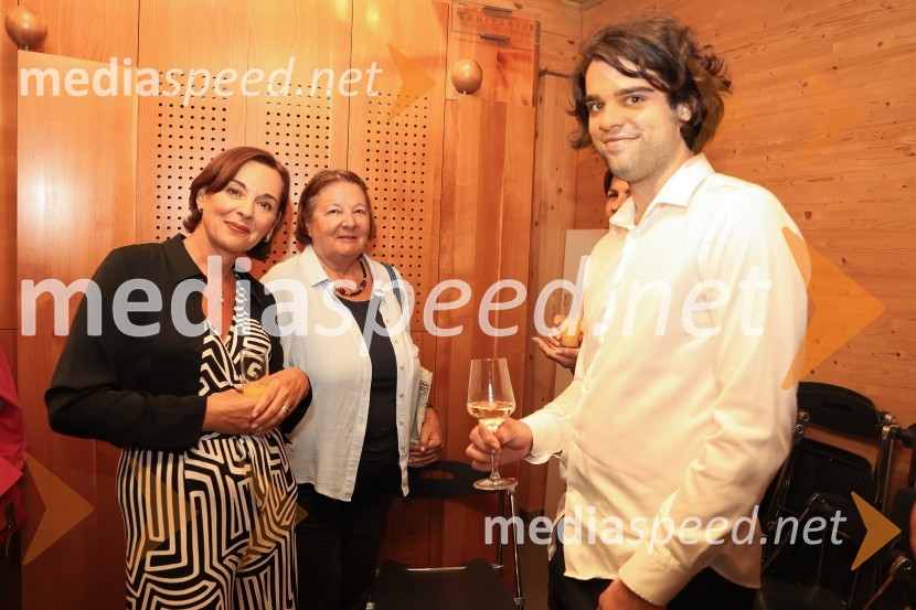 Dr. Alenka Zupančič gostja v skednju Škrabčeve domačije