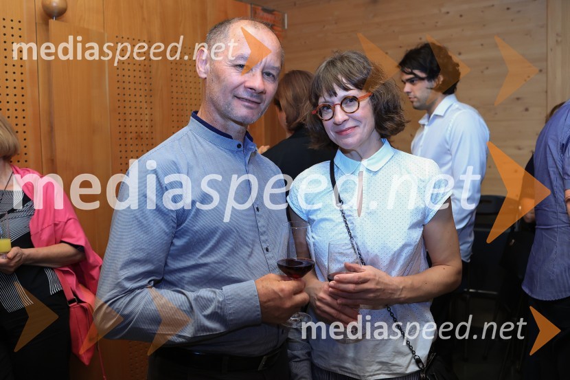 Dr. Alenka Zupančič gostja v skednju Škrabčeve domačije