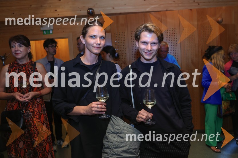 Dr. Alenka Zupančič gostja v skednju Škrabčeve domačije