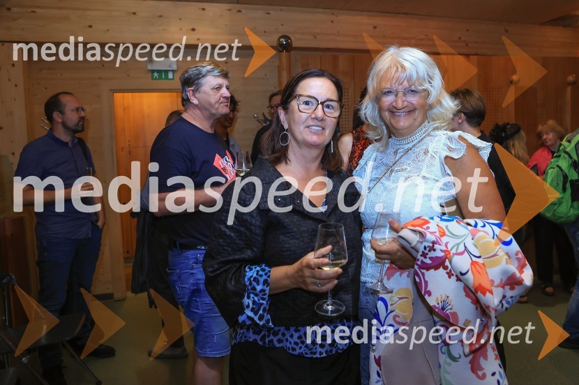 Dr. Alenka Zupančič gostja v skednju Škrabčeve domačije