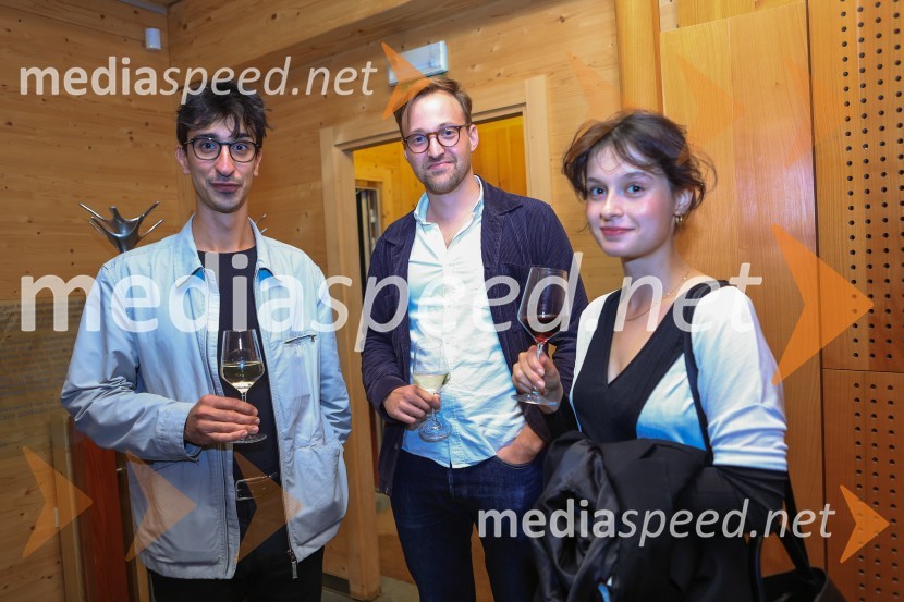 Dr. Alenka Zupančič gostja v skednju Škrabčeve domačije