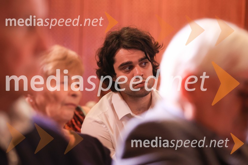 Dr. Alenka Zupančič gostja v skednju Škrabčeve domačije