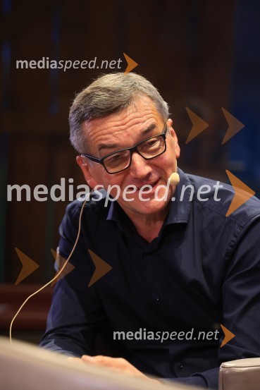 Dr. Alenka Zupančič gostja v skednju Škrabčeve domačije