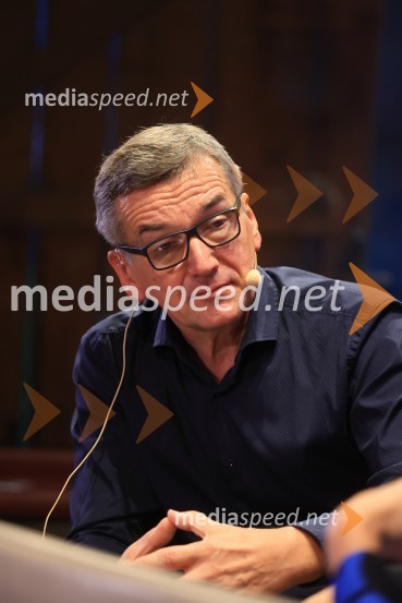 Dr. Alenka Zupančič gostja v skednju Škrabčeve domačije