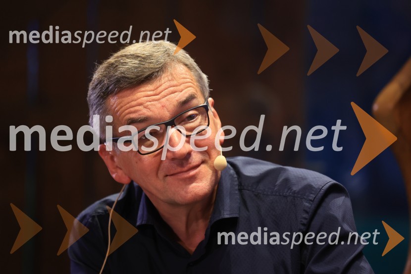 Dr. Alenka Zupančič gostja v skednju Škrabčeve domačije