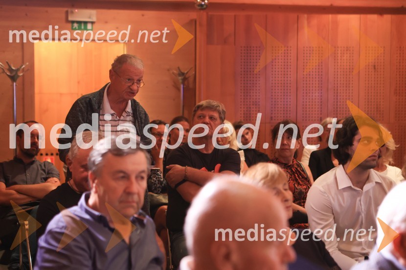 Dr. Alenka Zupančič gostja v skednju Škrabčeve domačije