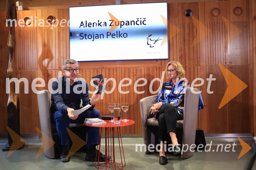 Dr. Alenka Zupančič gostja v skednju Škrabčeve domačije