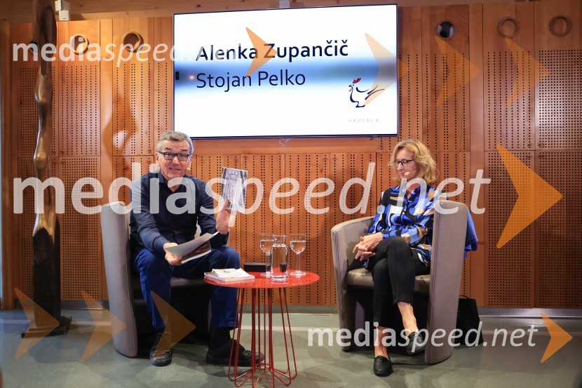 Dr. Alenka Zupančič gostja v skednju Škrabčeve domačije