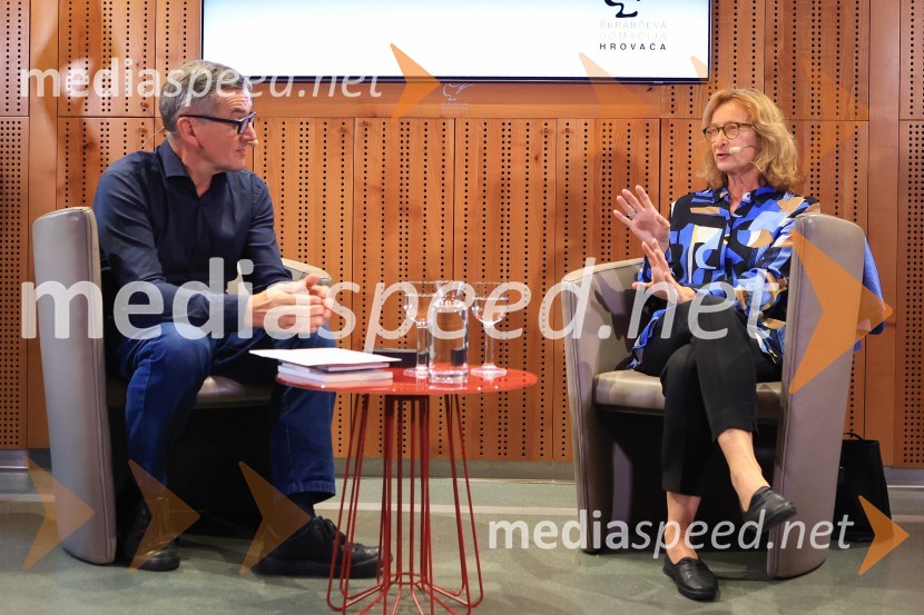 Dr. Alenka Zupančič gostja v skednju Škrabčeve domačije