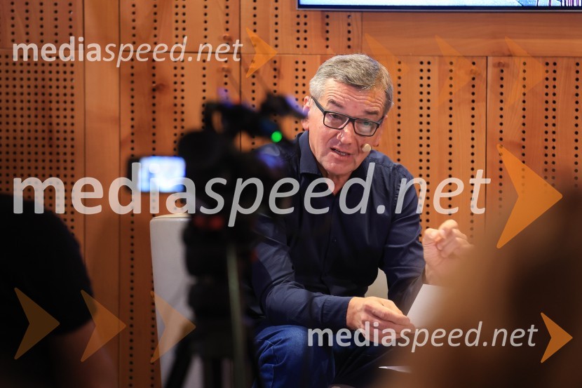 Dr. Alenka Zupančič gostja v skednju Škrabčeve domačije