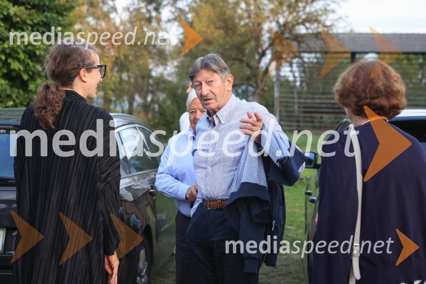 Dr. Alenka Zupančič gostja v skednju Škrabčeve domačije