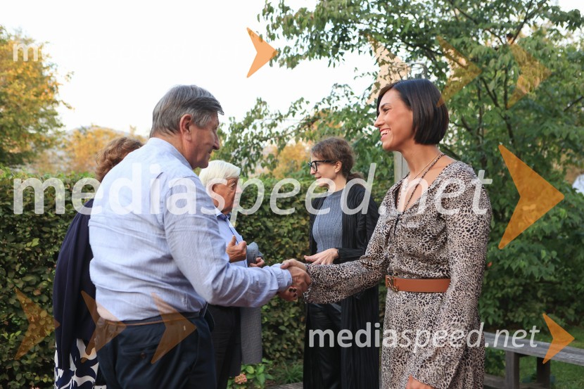 Dr. Alenka Zupančič gostja v skednju Škrabčeve domačije