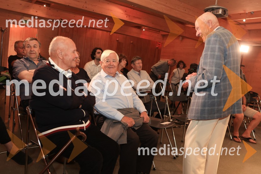 Dr. Alenka Zupančič gostja v skednju Škrabčeve domačije