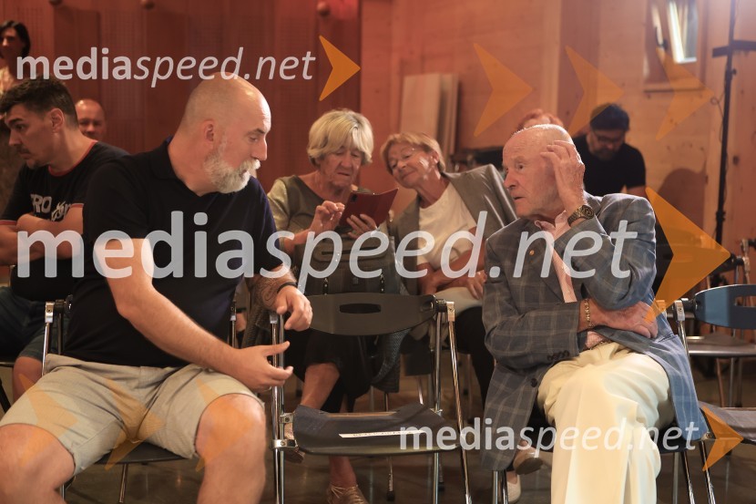 Dr. Alenka Zupančič gostja v skednju Škrabčeve domačije