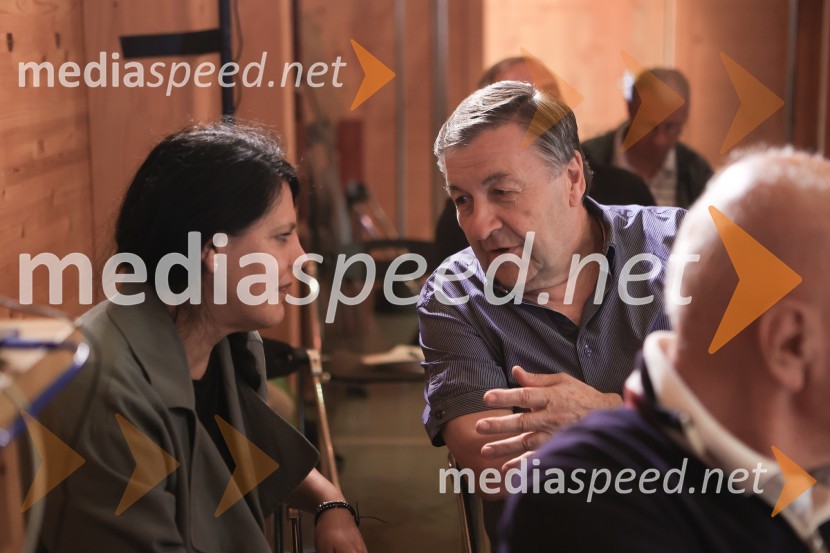 Dr. Alenka Zupančič gostja v skednju Škrabčeve domačije