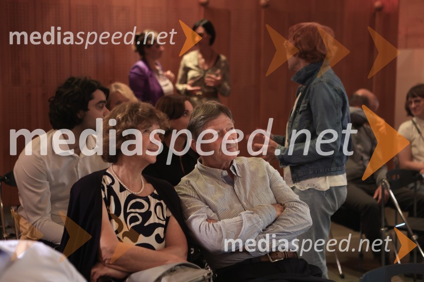 Dr. Alenka Zupančič gostja v skednju Škrabčeve domačije