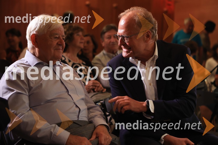 Dr. Alenka Zupančič gostja v skednju Škrabčeve domačije