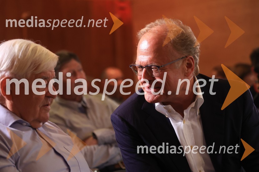 Dr. Alenka Zupančič gostja v skednju Škrabčeve domačije