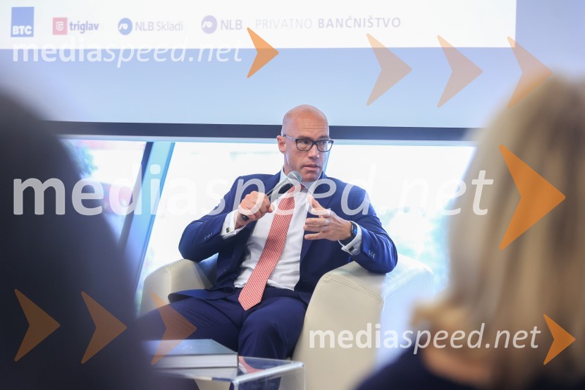 Čaj z razlogom: Razprava o aktualnih trendih na področju naložb