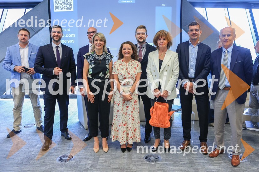 Čaj z razlogom: Razprava o aktualnih trendih na področju naložb