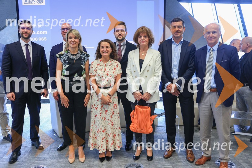 Čaj z razlogom: Razprava o aktualnih trendih na področju naložb