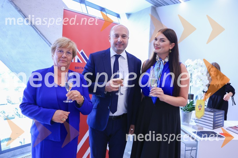 Čaj z razlogom: Razprava o aktualnih trendih na področju naložb