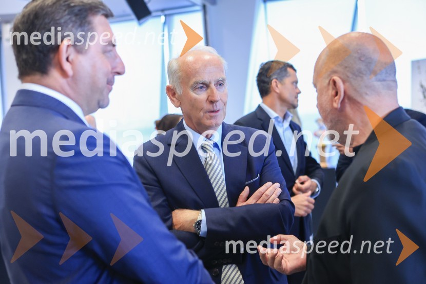 Čaj z razlogom: Razprava o aktualnih trendih na področju naložb