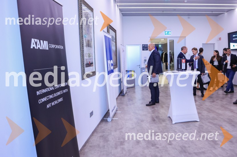 Čaj z razlogom: Razprava o aktualnih trendih na področju naložb