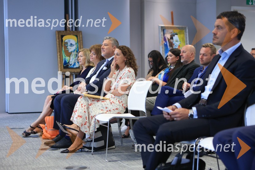 Čaj z razlogom: Razprava o aktualnih trendih na področju naložb