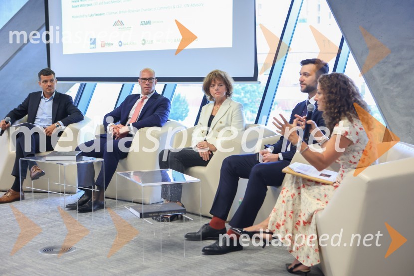 Čaj z razlogom: Razprava o aktualnih trendih na področju naložb