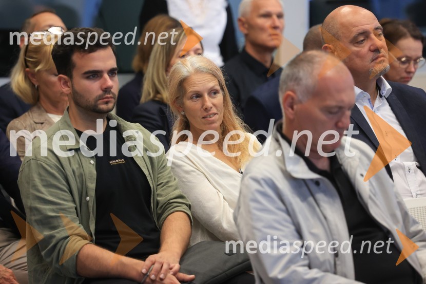 Čaj z razlogom: Razprava o aktualnih trendih na področju naložb