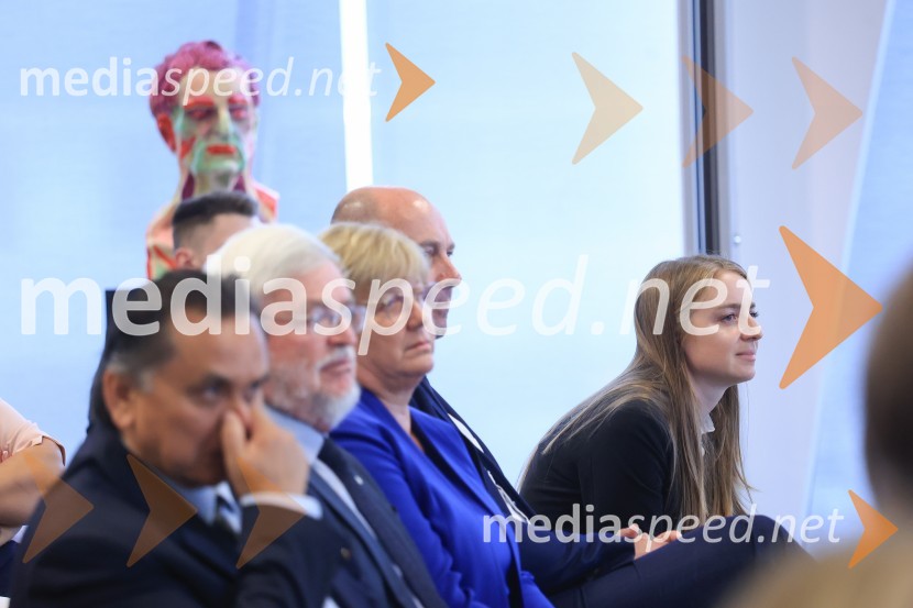 Čaj z razlogom: Razprava o aktualnih trendih na področju naložb