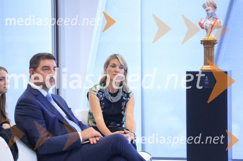 Čaj z razlogom: Razprava o aktualnih trendih na področju naložb