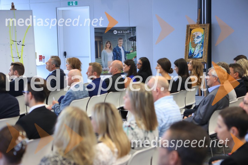 Čaj z razlogom: Razprava o aktualnih trendih na področju naložb