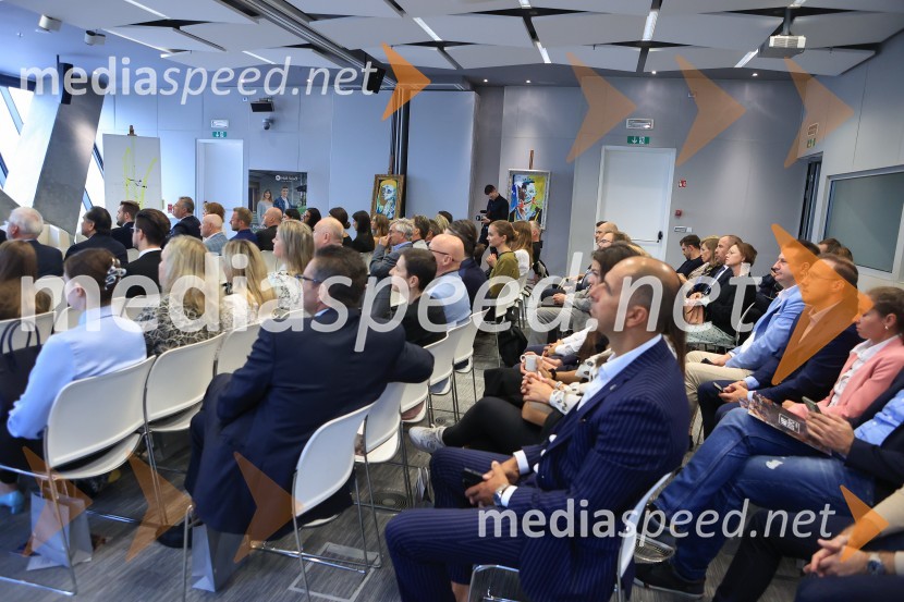 Čaj z razlogom: Razprava o aktualnih trendih na področju naložb