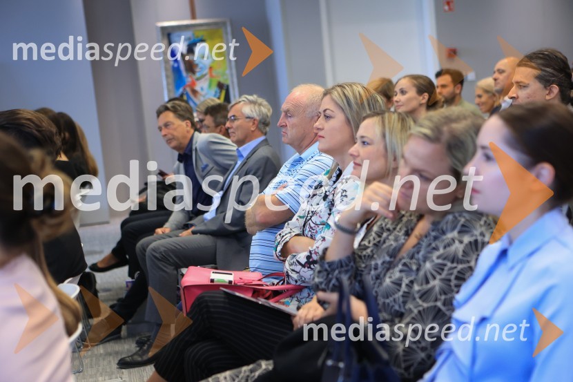 Čaj z razlogom: Razprava o aktualnih trendih na področju naložb