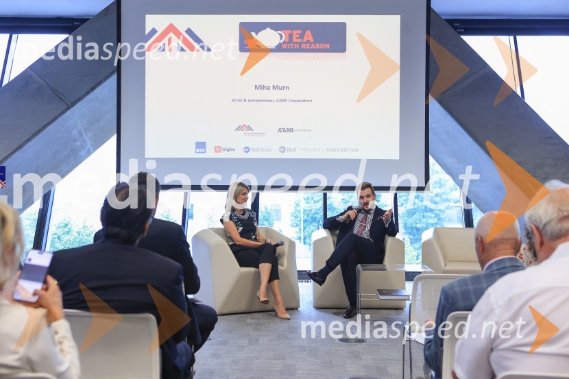 Čaj z razlogom: Razprava o aktualnih trendih na področju naložb