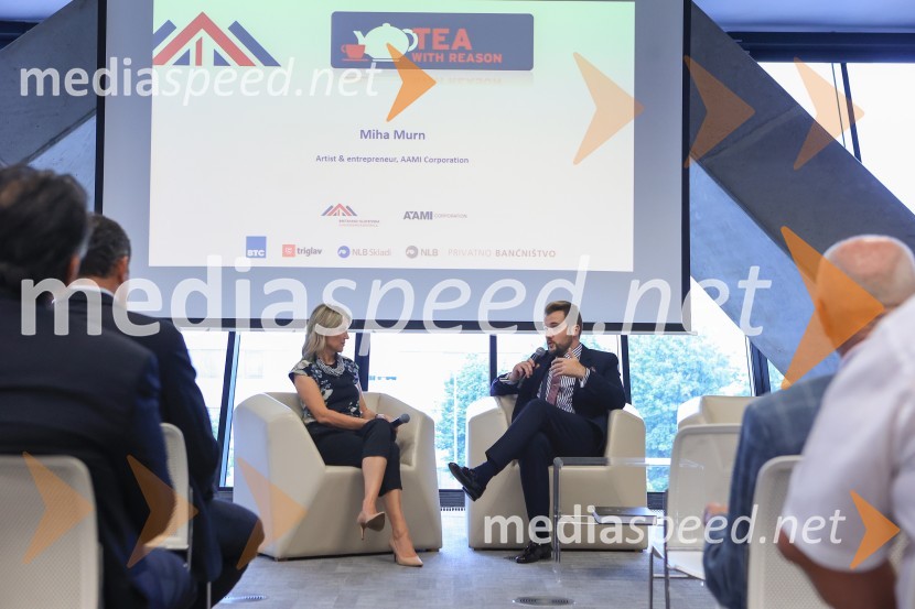 Čaj z razlogom: Razprava o aktualnih trendih na področju naložb