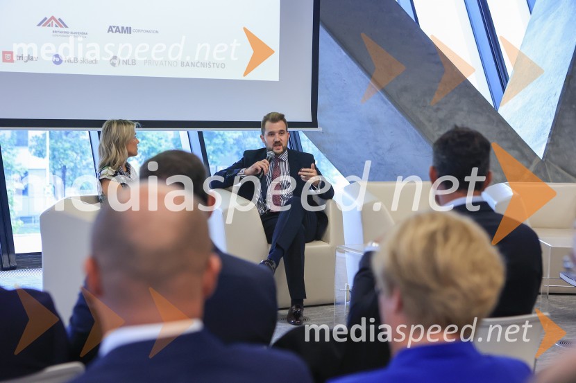 Čaj z razlogom: Razprava o aktualnih trendih na področju naložb