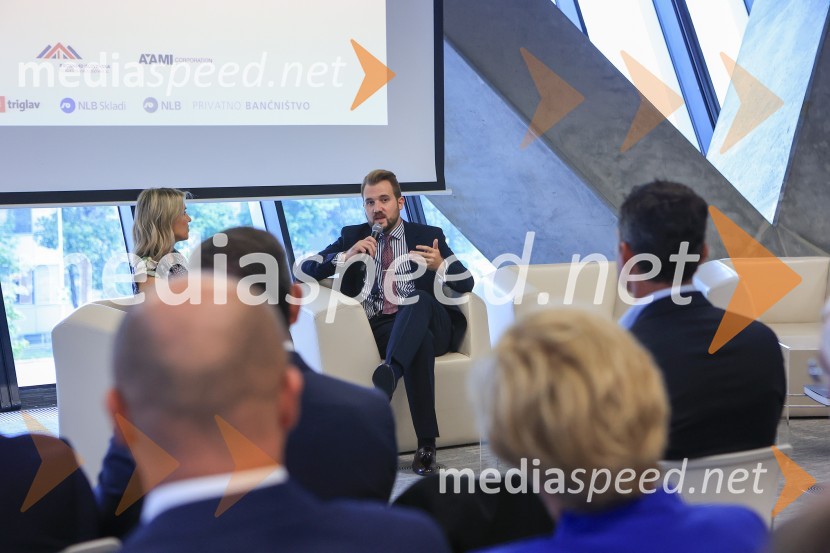 Čaj z razlogom: Razprava o aktualnih trendih na področju naložb