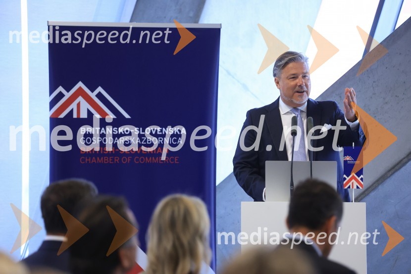 Čaj z razlogom: Razprava o aktualnih trendih na področju naložb