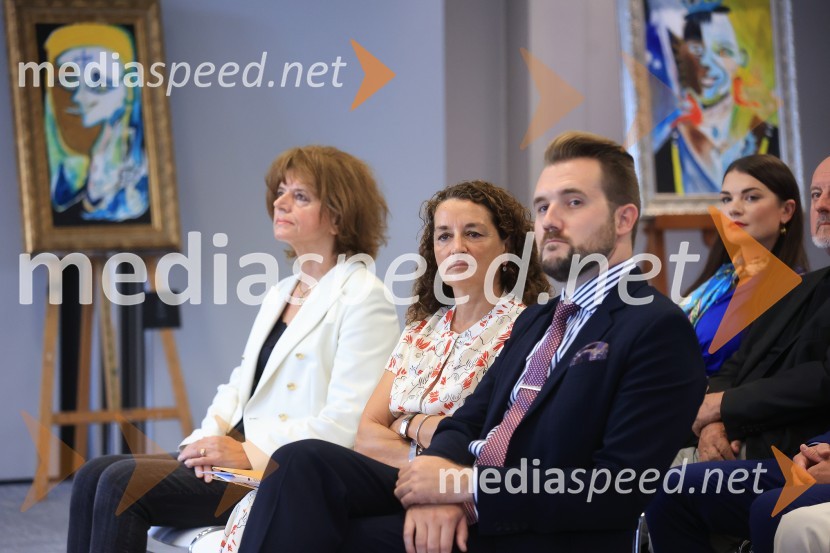 Čaj z razlogom: Razprava o aktualnih trendih na področju naložb