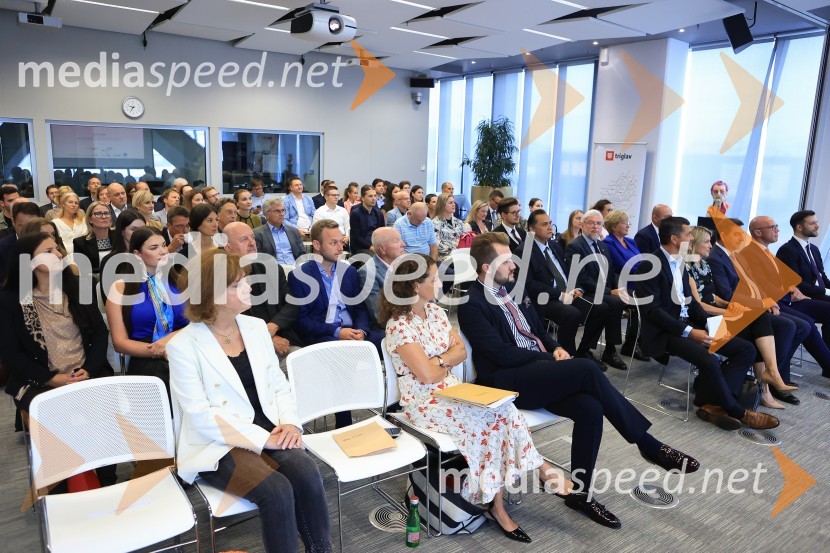 Čaj z razlogom: Razprava o aktualnih trendih na področju naložb