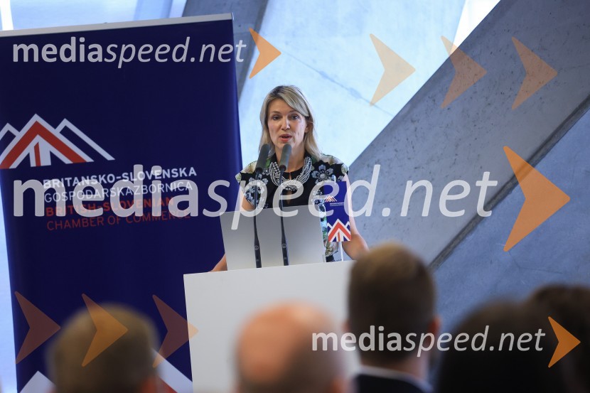 Čaj z razlogom: Razprava o aktualnih trendih na področju naložb