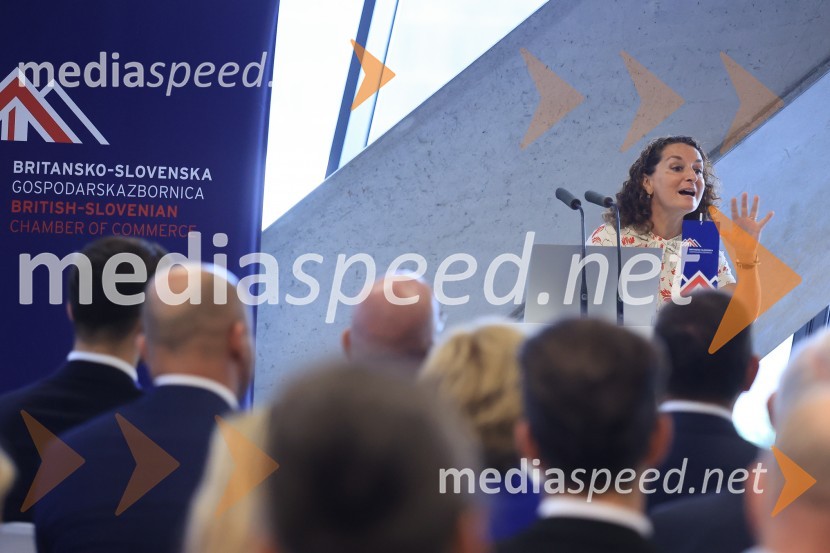 Čaj z razlogom: Razprava o aktualnih trendih na področju naložb