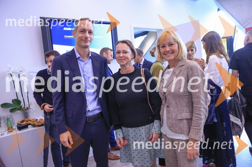 Čaj z razlogom: Razprava o aktualnih trendih na področju naložb