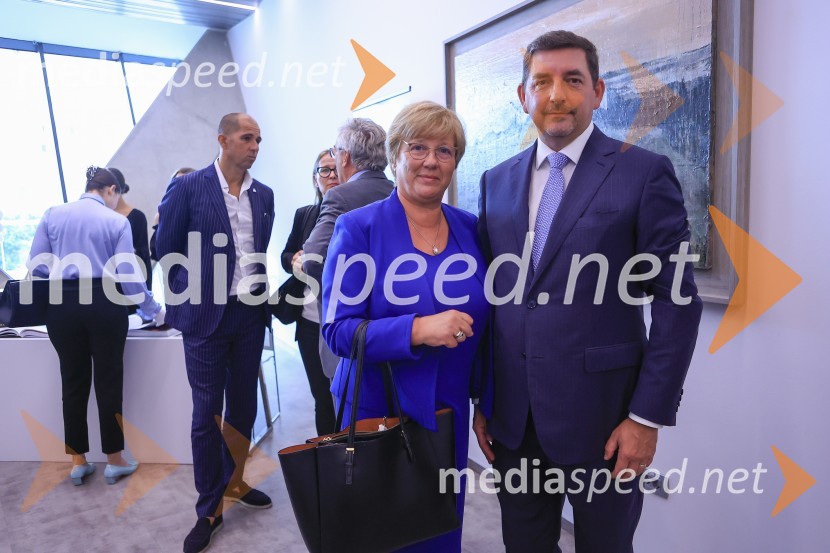 Čaj z razlogom: Razprava o aktualnih trendih na področju naložb