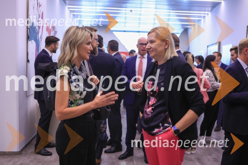 Čaj z razlogom: Razprava o aktualnih trendih na področju naložb