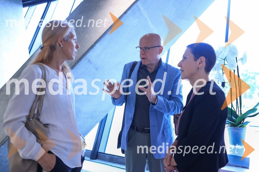 Čaj z razlogom: Razprava o aktualnih trendih na področju naložb